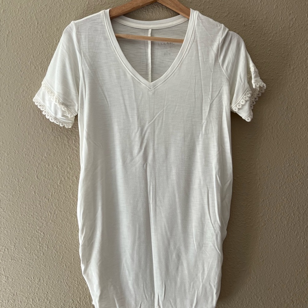 Isabel Maternity, S, white feminine V-neck tunic, sleeve detail